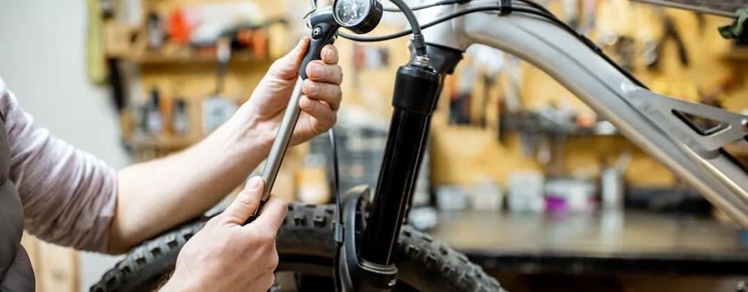 Jak dobrać amortyzator do roweru: 7 kluczowych wskazówek