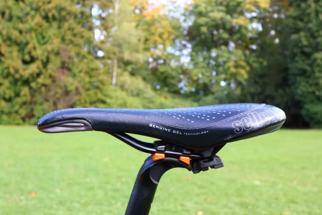 Jak ustawić siodełko w rowerze, by uniknąć bólu i poprawić komfort