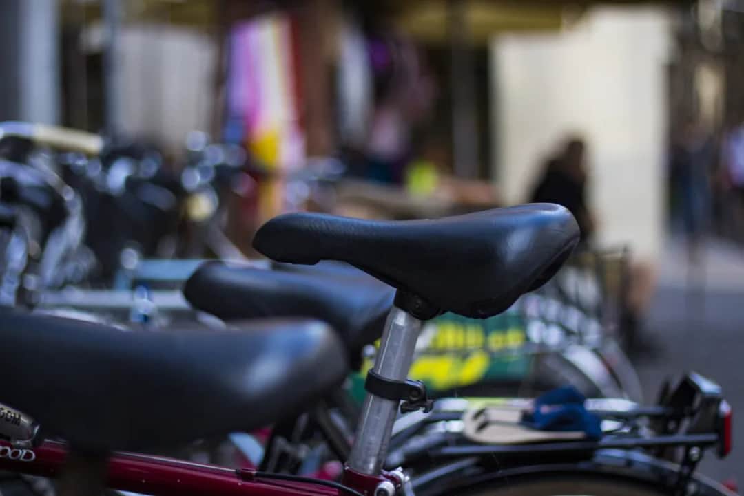 Jakie siodełko do roweru crossowego zapewni Ci maksymalny komfort?