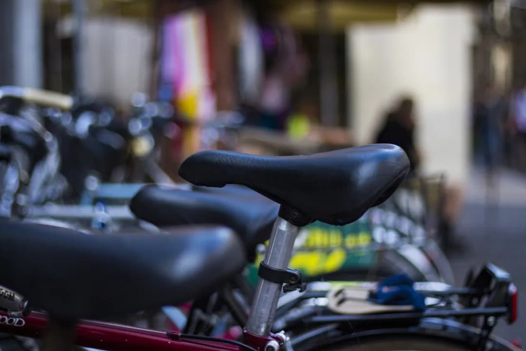 Jakie siodełko do roweru crossowego zapewni Ci maksymalny komfort?