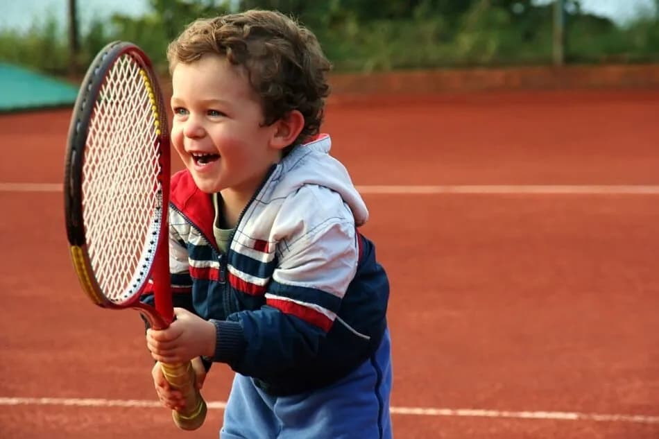 Tenis dla dzieci od jakiego wieku? Sprawdź, kiedy zacząć!