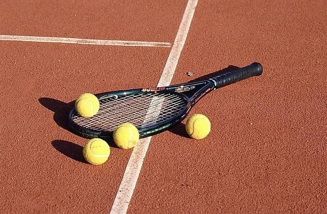 Czemu w tenisie jest 15, 30 i 40? Odkryj tajemnice punktacji