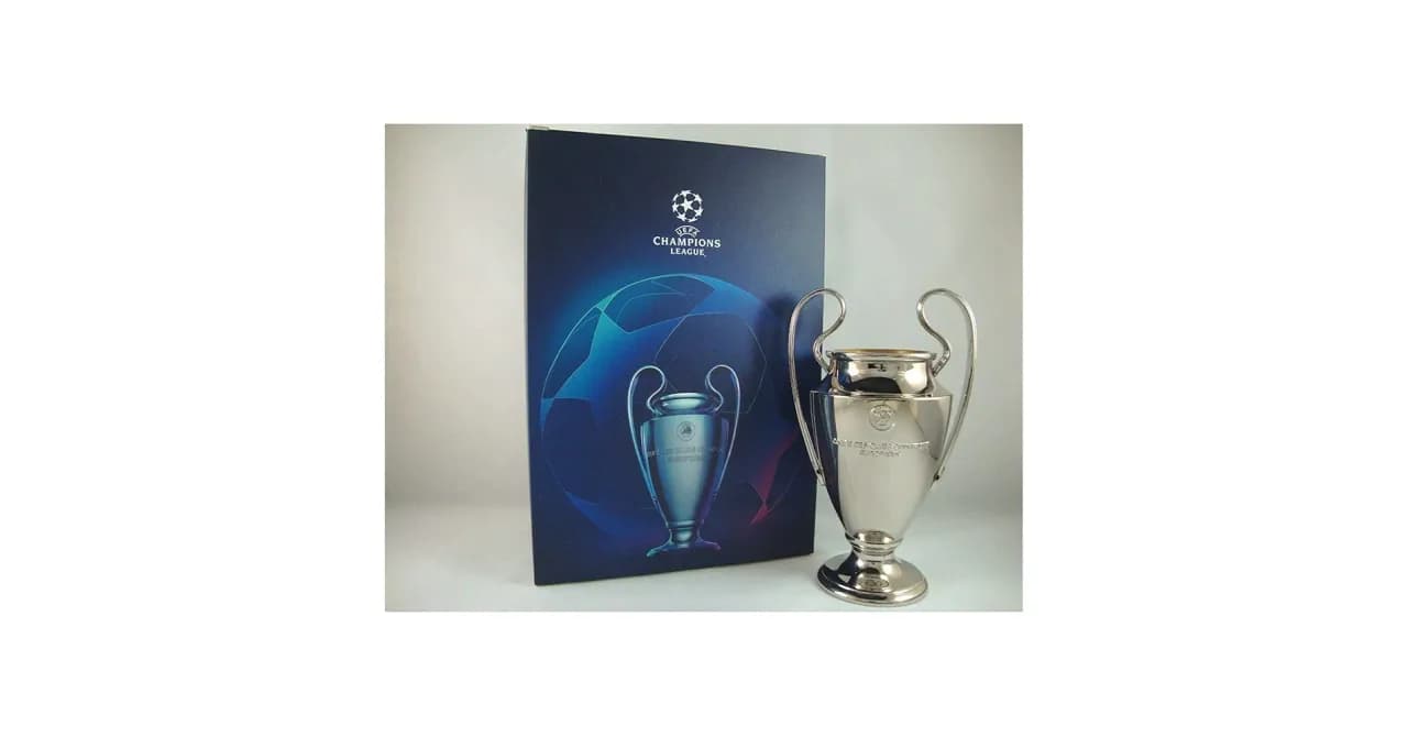 Ile kosztuje puchar Ligi Mistrzów? Ceny replik i oryginału zaskakują Ile kosztuje puchar Ligi Mistrzów? Ceny replik i oryginału zaskakują