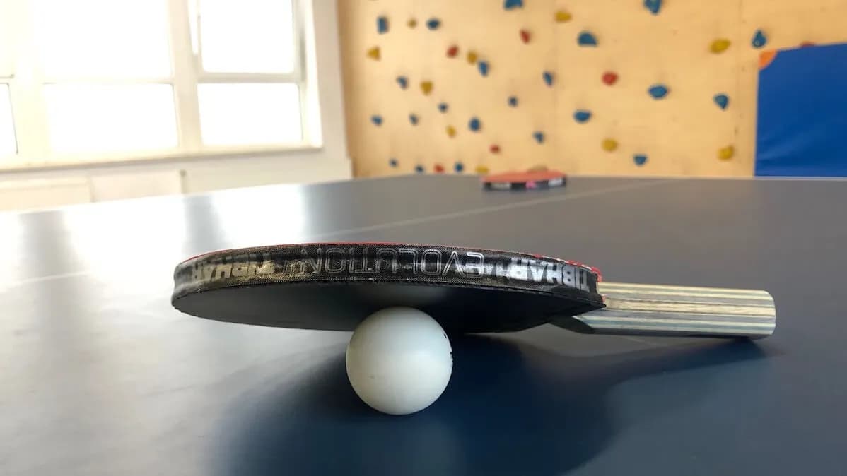 Gdzie grać w tenis stołowy w Warszawie? Sprawdź najlepsze miejsca